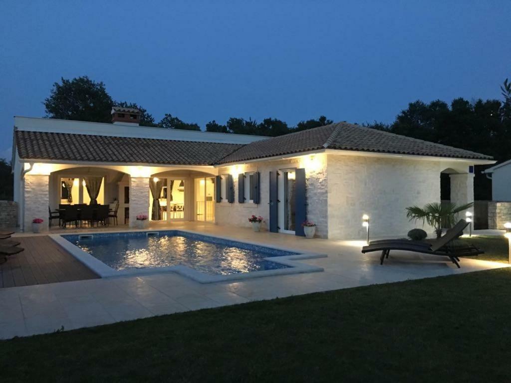 Villa Blanca With A Heated Private Pool Ruzici  Exterior photo